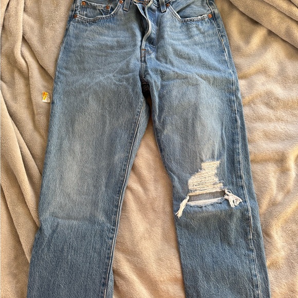 Levi's women’s Blue Jeans - Picture 5 of 5